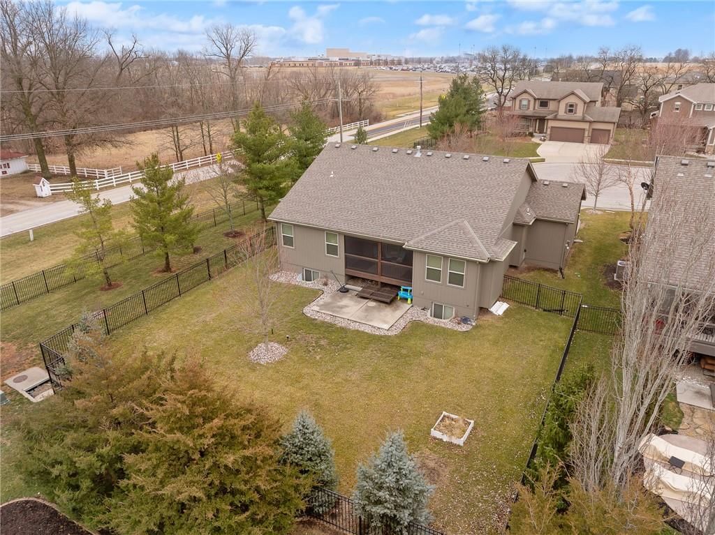18302 W 194th Terrace — photo 34