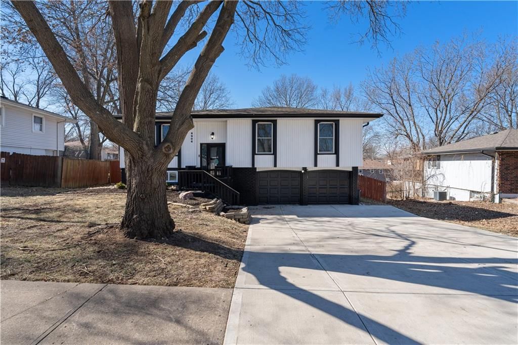 8906 N Mcgee Street — photo 2