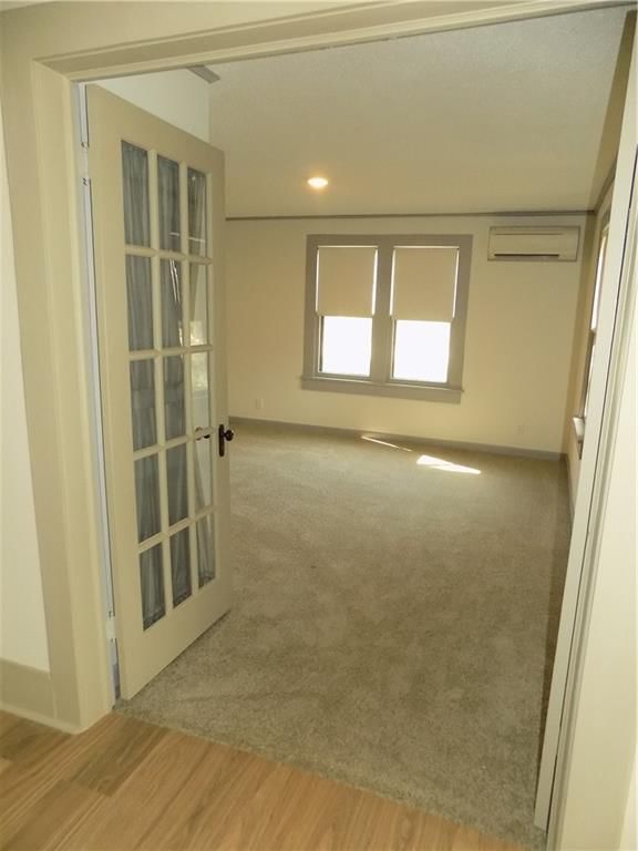101 W Walnut Street — photo 9