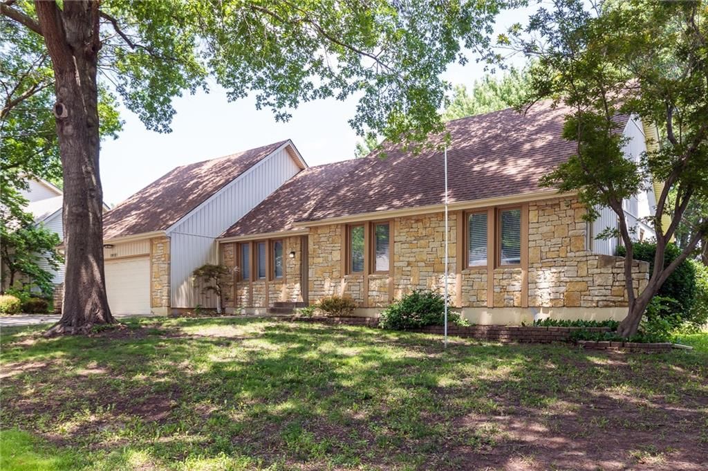 1912 NW Manor Drive — photo 4