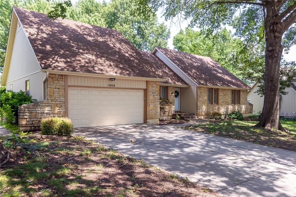 1912 NW Manor Drive — photo 5