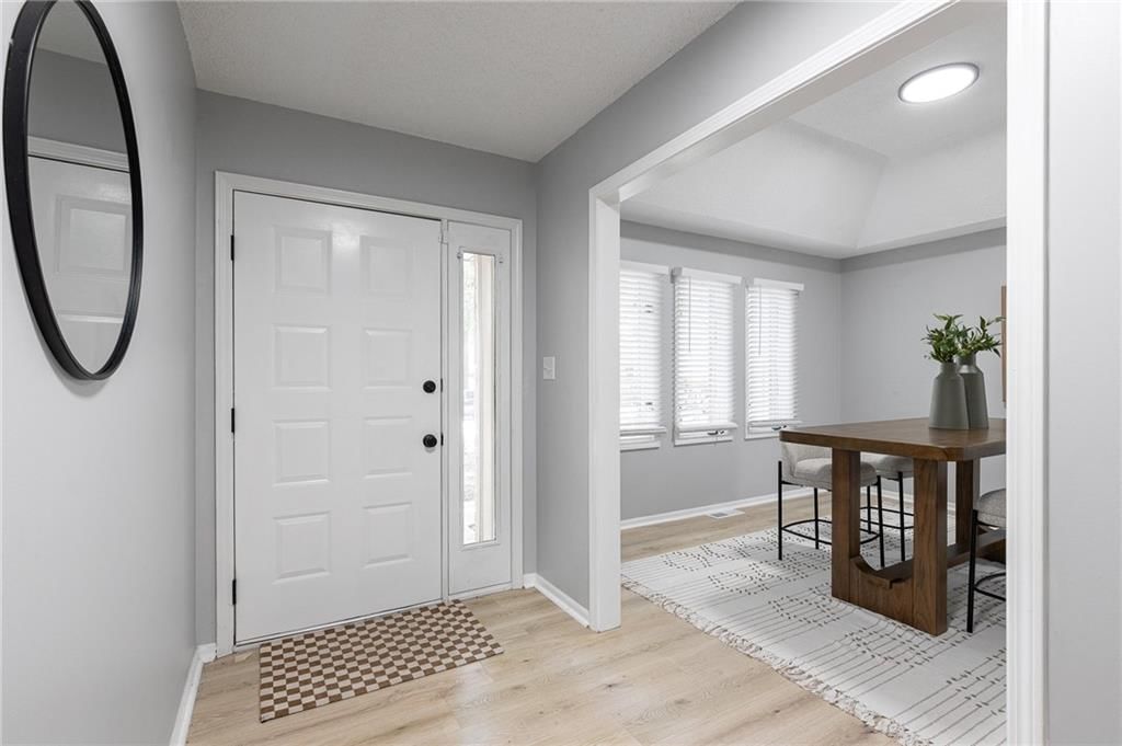 1912 NW Manor Drive — photo 6