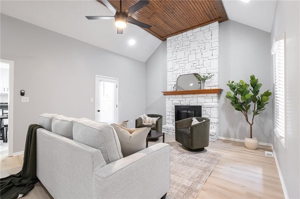1912 NW Manor Drive — photo 16