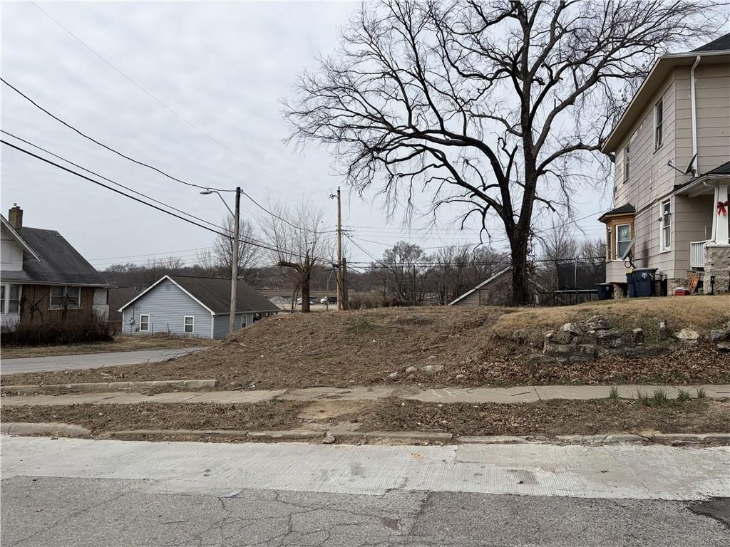 2744 Spruce Avenue — photo 4