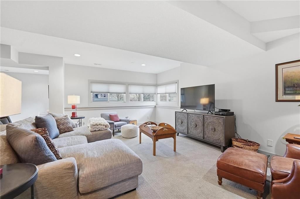 130 MORSE Avenue — photo 51