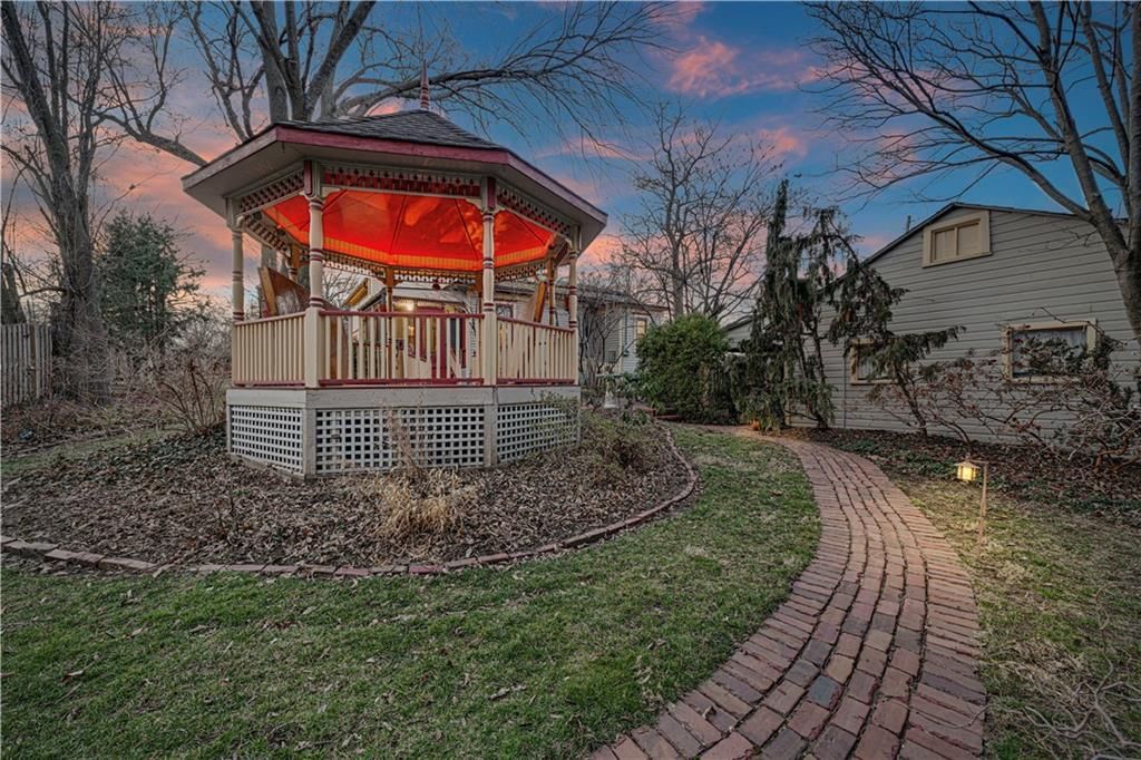 401 S Harrison Street — photo 85