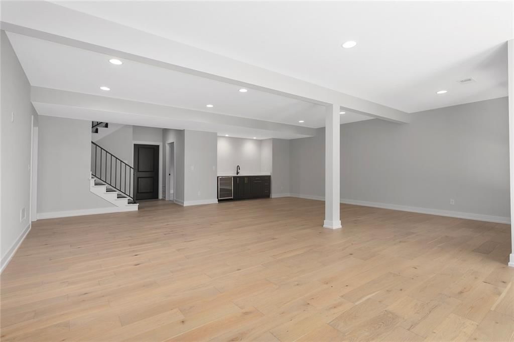 9727 N Montclair Avenue N — photo 34