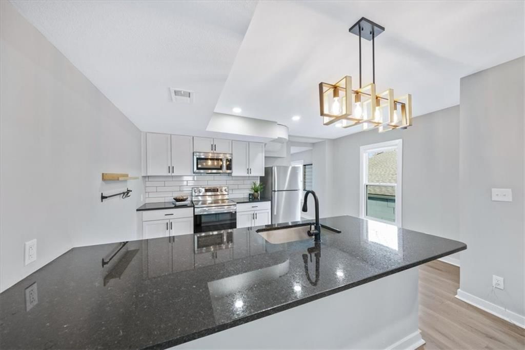 1015 W 29th Street — photo 9