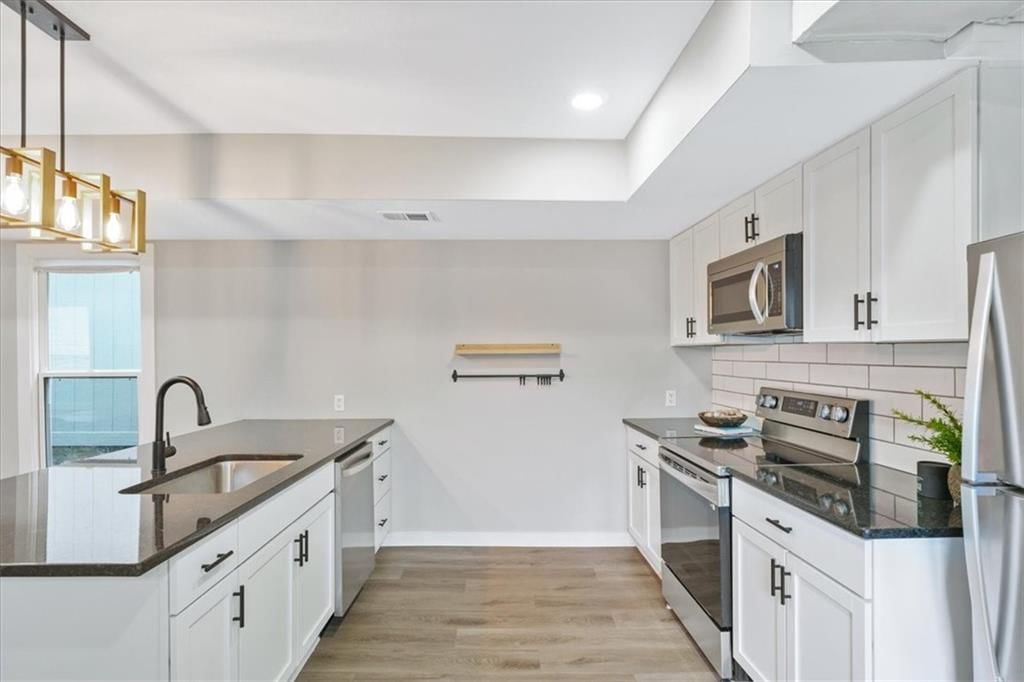 1015 W 29th Street — photo 11