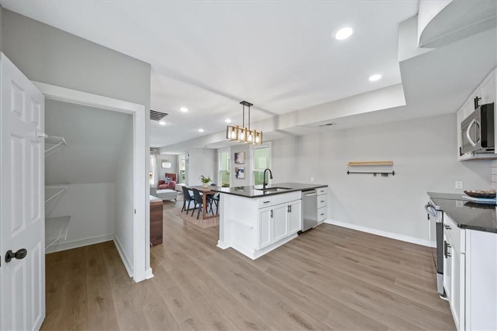 1015 W 29th Street — photo 13