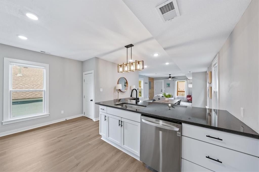 1015 W 29th Street — photo 14