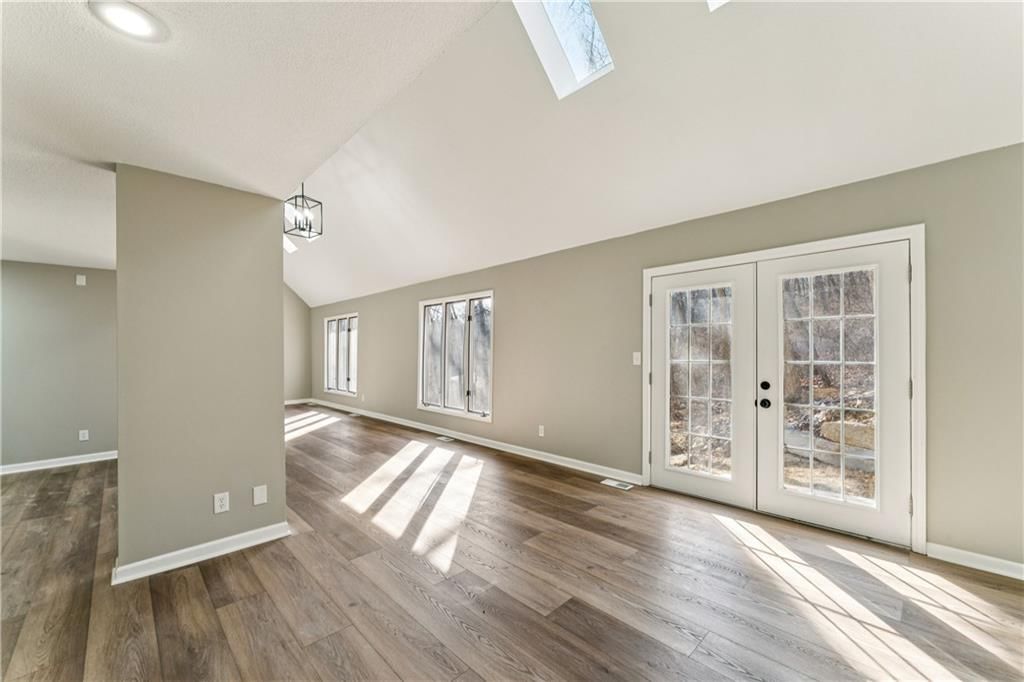 1605 Westwood Drive — photo 4