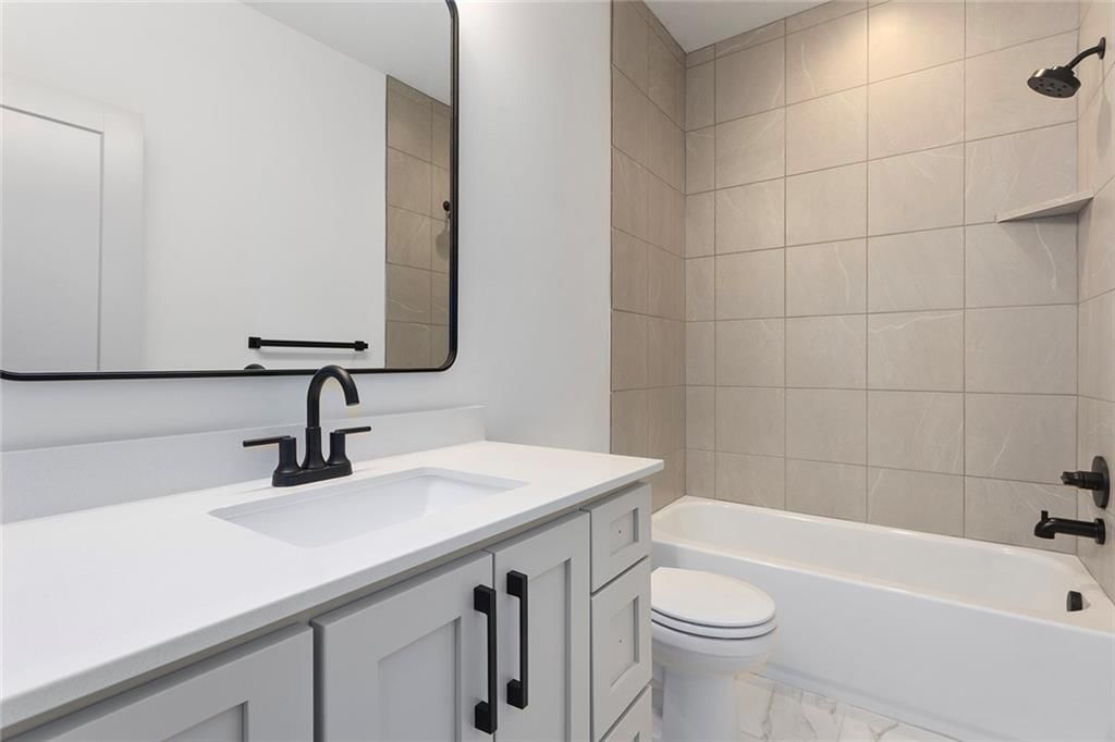9735 N Lucerne Avenue — photo 21