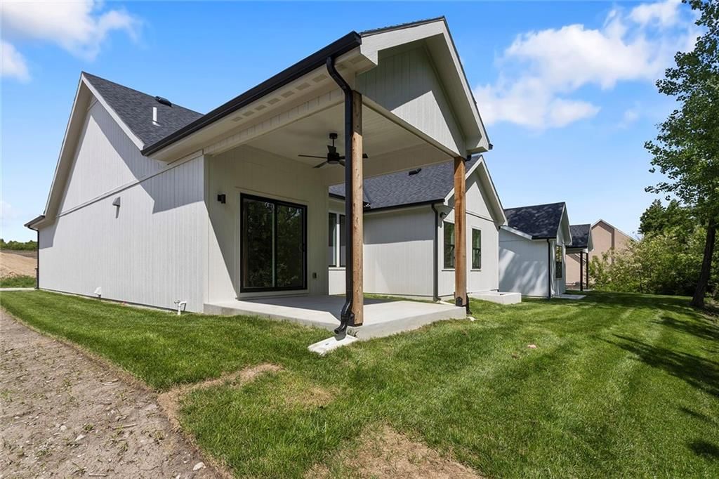 9735 N Lucerne Avenue — photo 30
