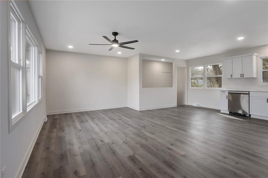 5731 Nogard Avenue — photo 2