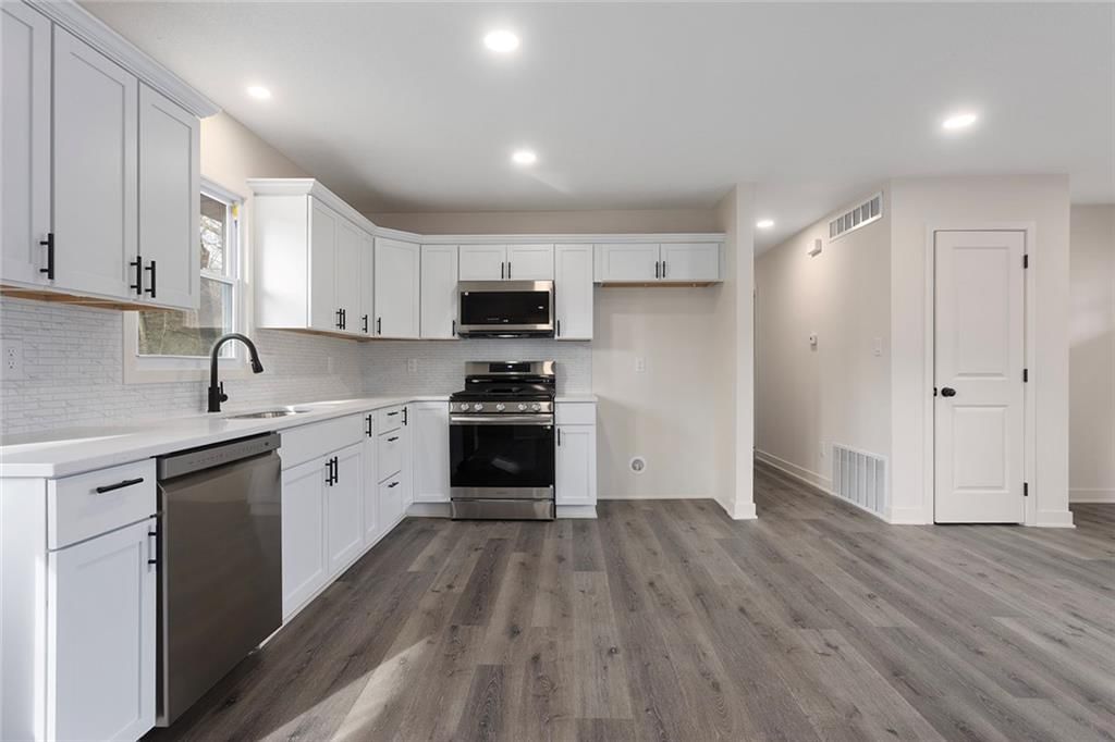 5731 Nogard Avenue — photo 4