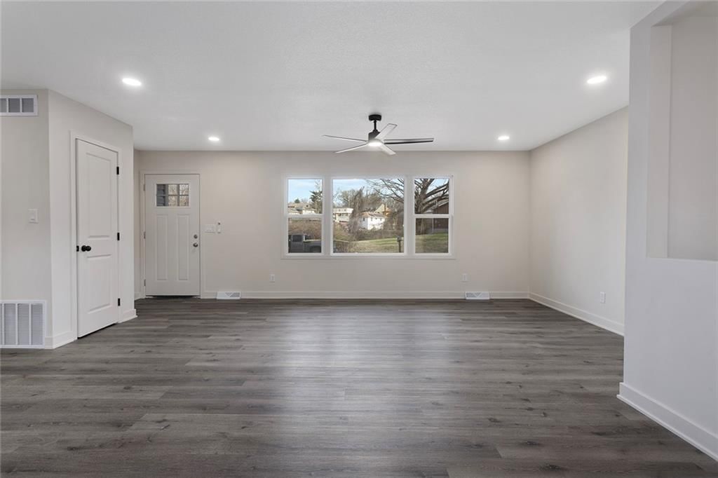 5731 Nogard Avenue — photo 6
