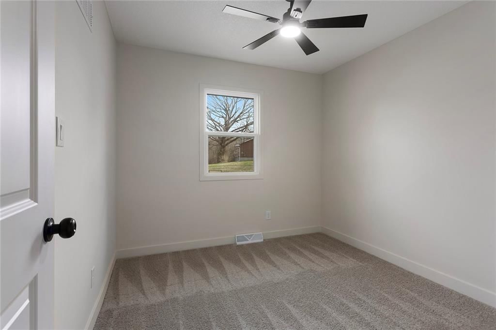 5731 Nogard Avenue — photo 12