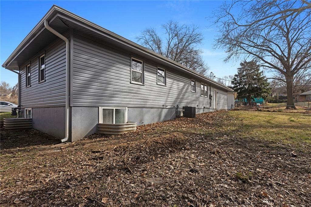 5731 Nogard Avenue — photo 36