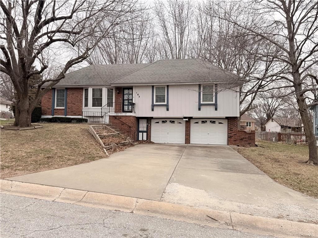 105 N Landcaster Drive, Raymore, MO
