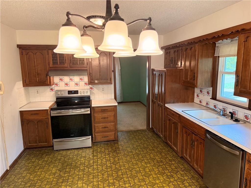 105 N Landcaster Drive — photo 4