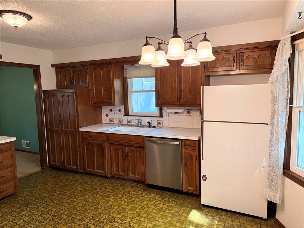 105 N Landcaster Drive — photo 5