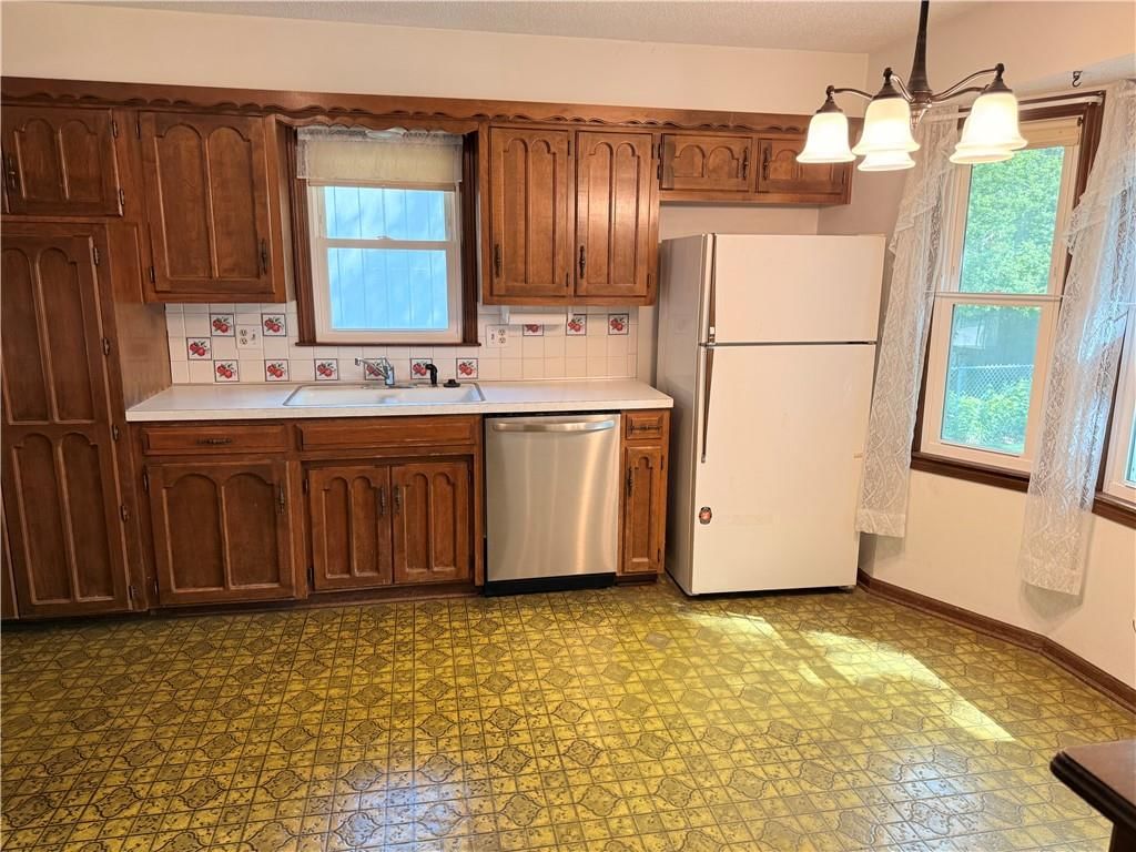 105 N Landcaster Drive — photo 6