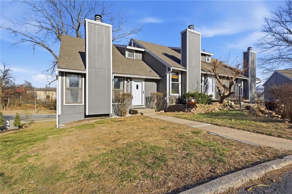 5737 N London Avenue — photo 2