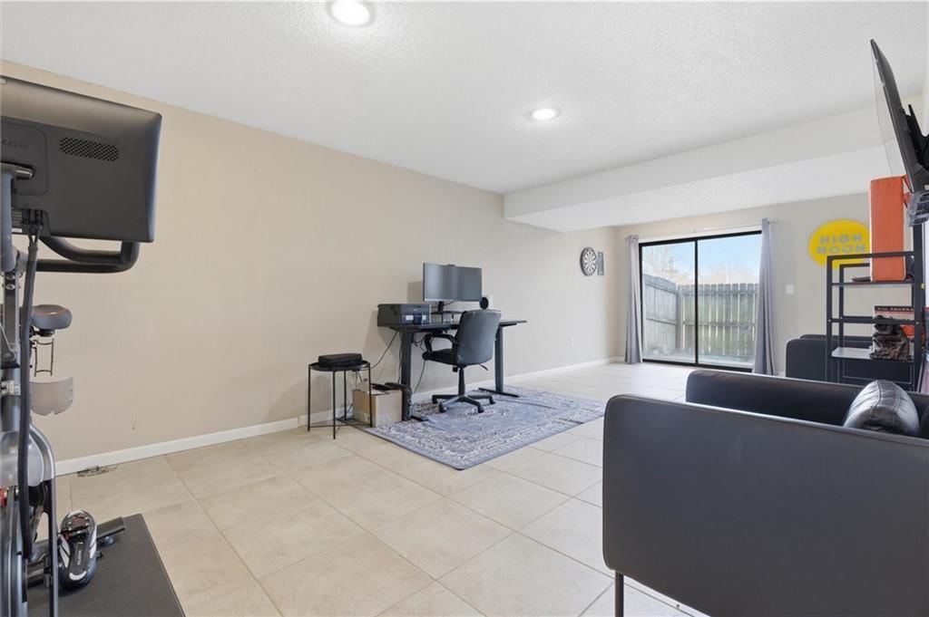 5737 N London Avenue — photo 23