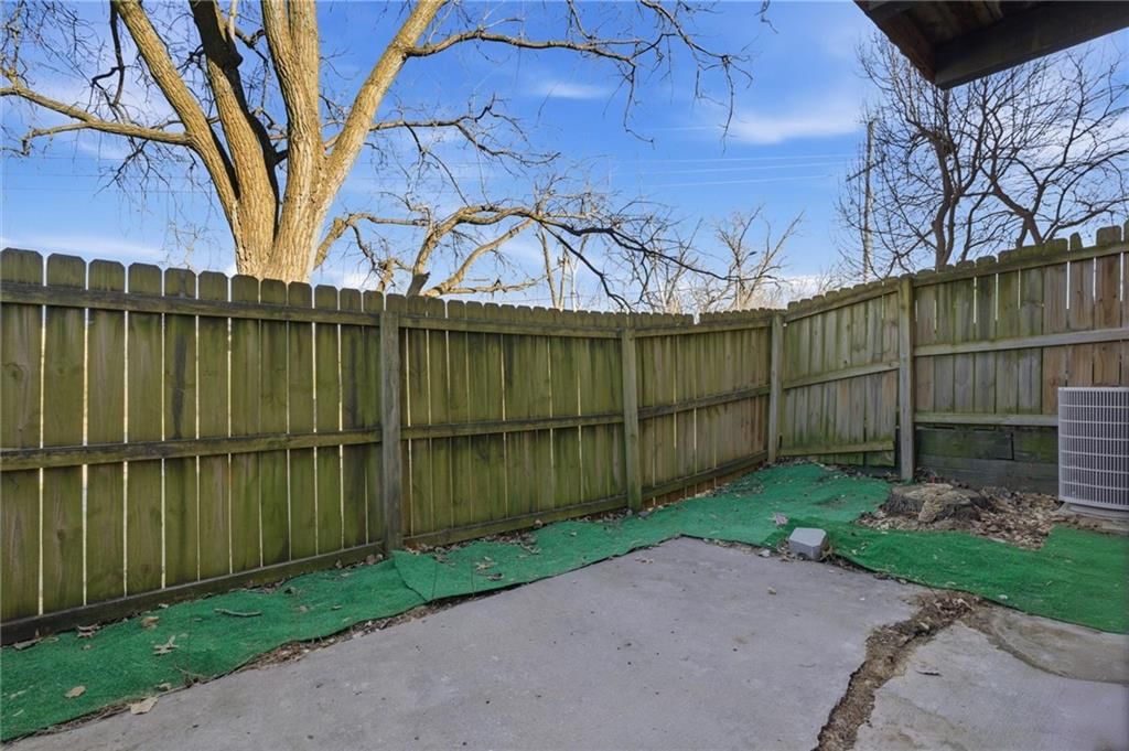 5737 N London Avenue — photo 28