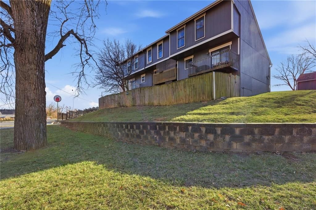 5737 N London Avenue — photo 30