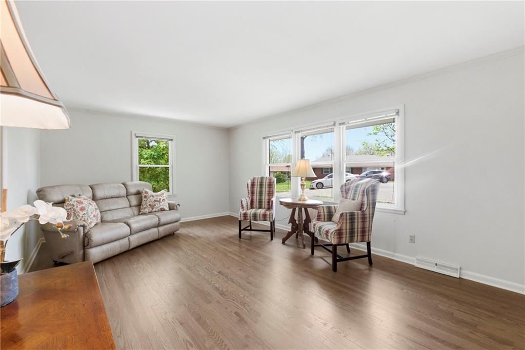 912 W 100th Terrace — photo 5