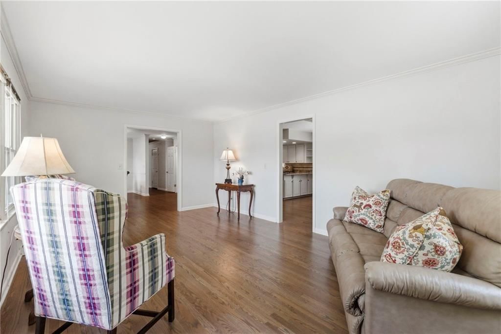 912 W 100th Terrace — photo 6