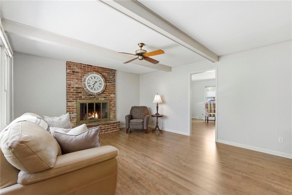912 W 100th Terrace — photo 9