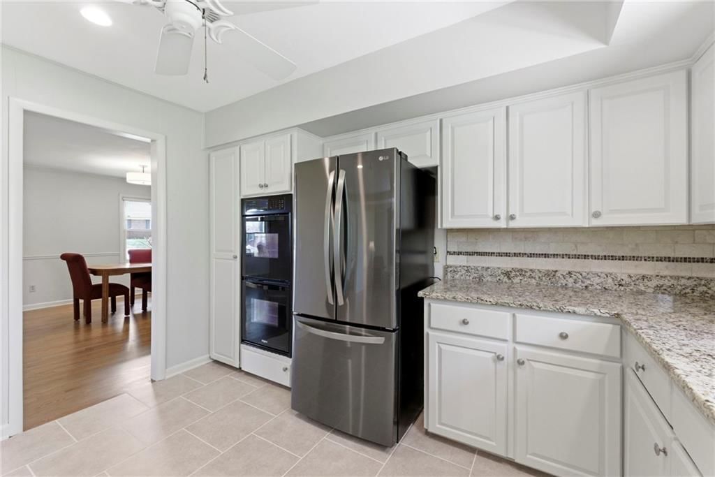 912 W 100th Terrace — photo 13