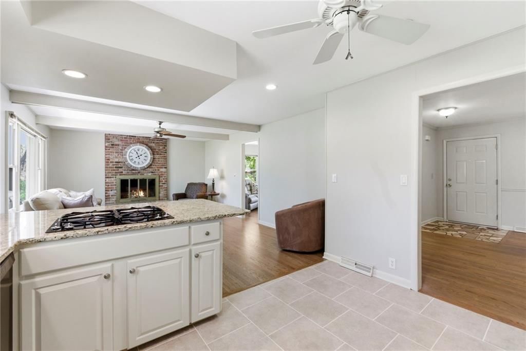 912 W 100th Terrace — photo 14
