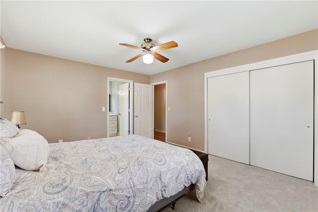 912 W 100th Terrace — photo 22