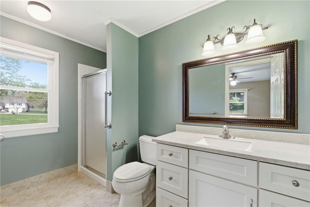 912 W 100th Terrace — photo 23