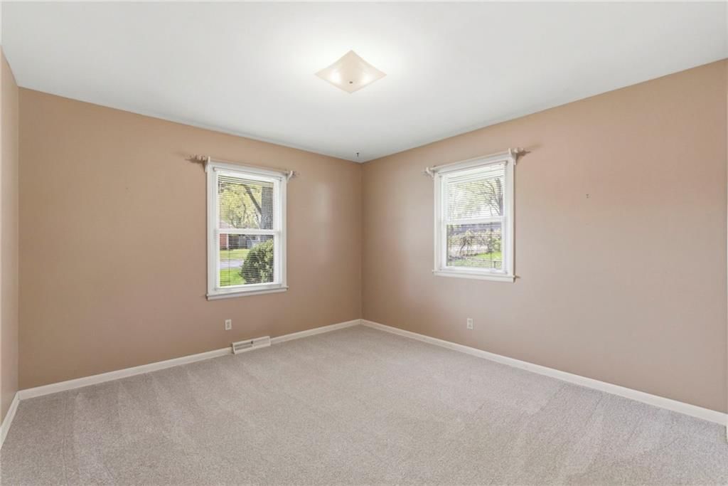 912 W 100th Terrace — photo 26