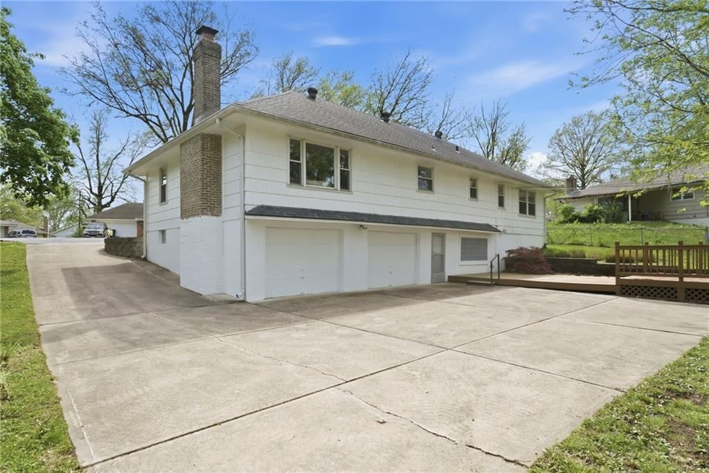 912 W 100th Terrace — photo 31
