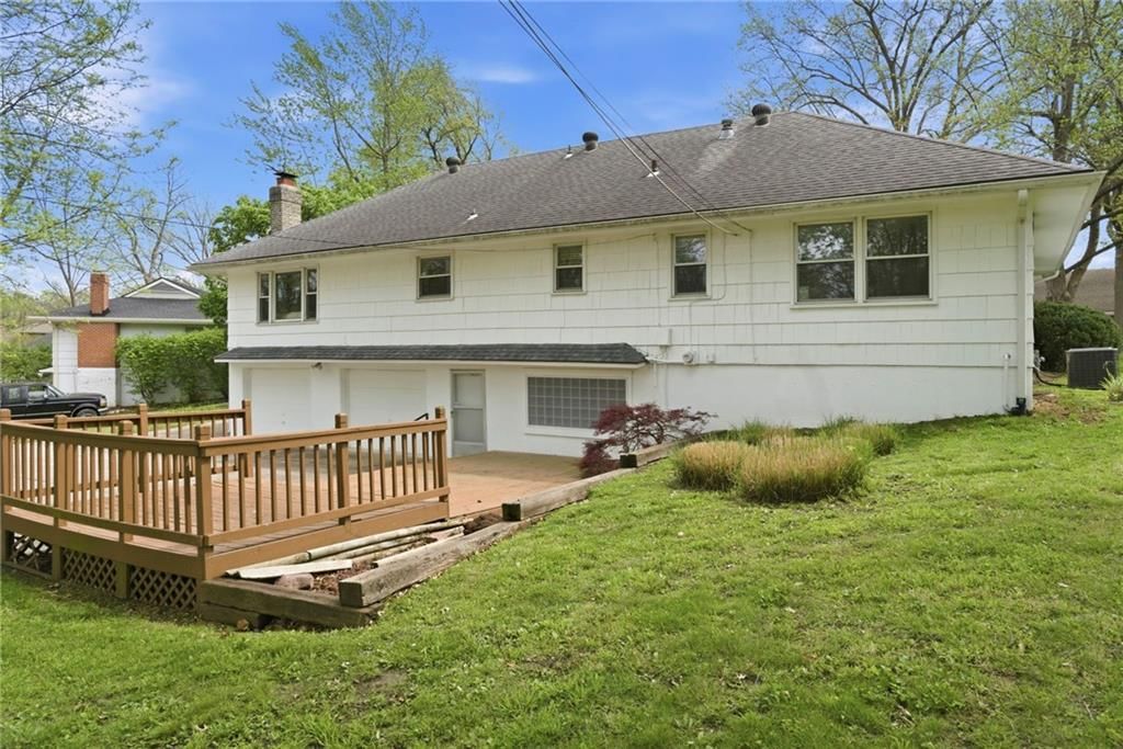 912 W 100th Terrace — photo 32