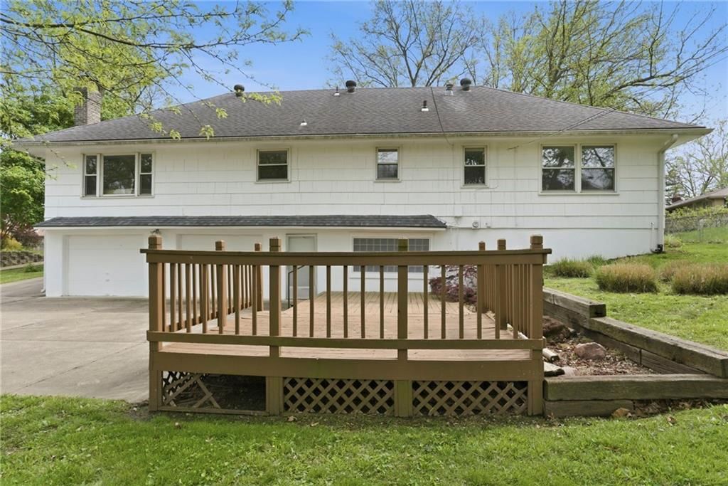 912 W 100th Terrace — photo 33