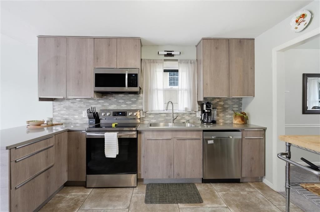429 Pershing Street — photo 9