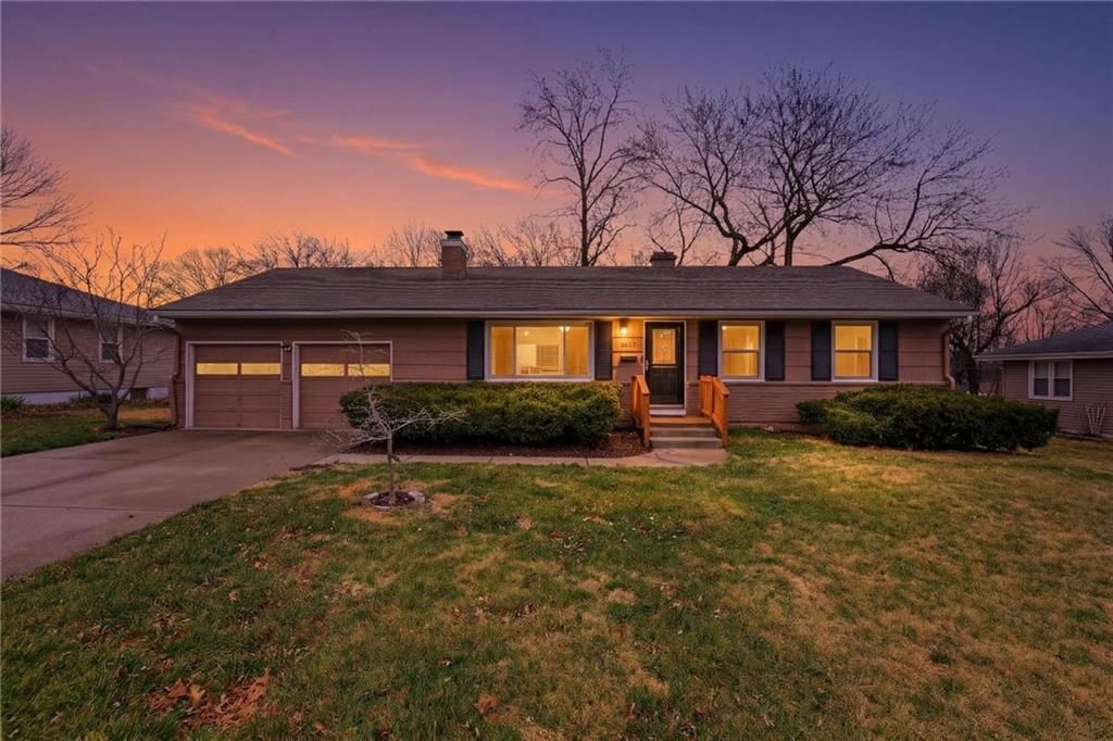 4847 NE Chouteau Drive, Kansas City, MO