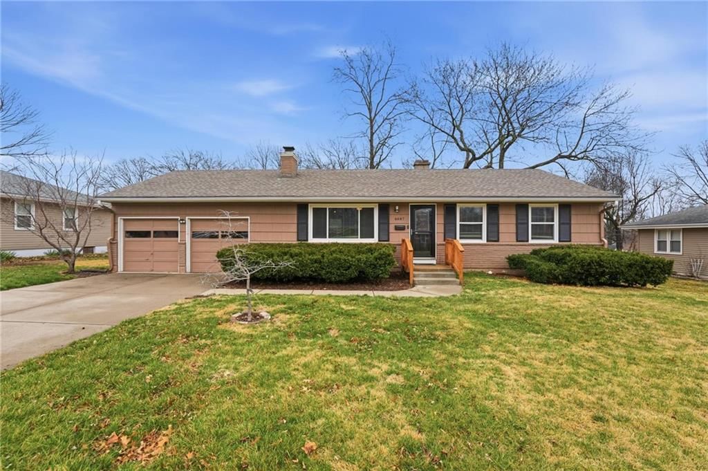 4847 NE Chouteau Drive — photo 2