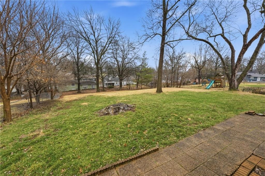 4847 NE Chouteau Drive — photo 31