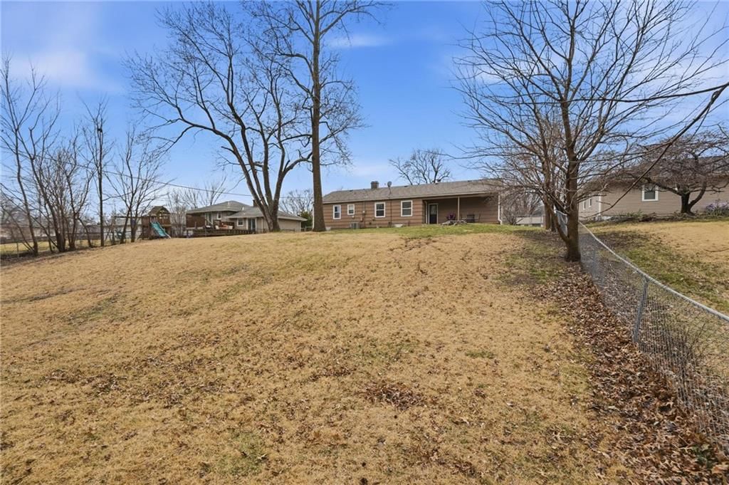 4847 NE Chouteau Drive — photo 32