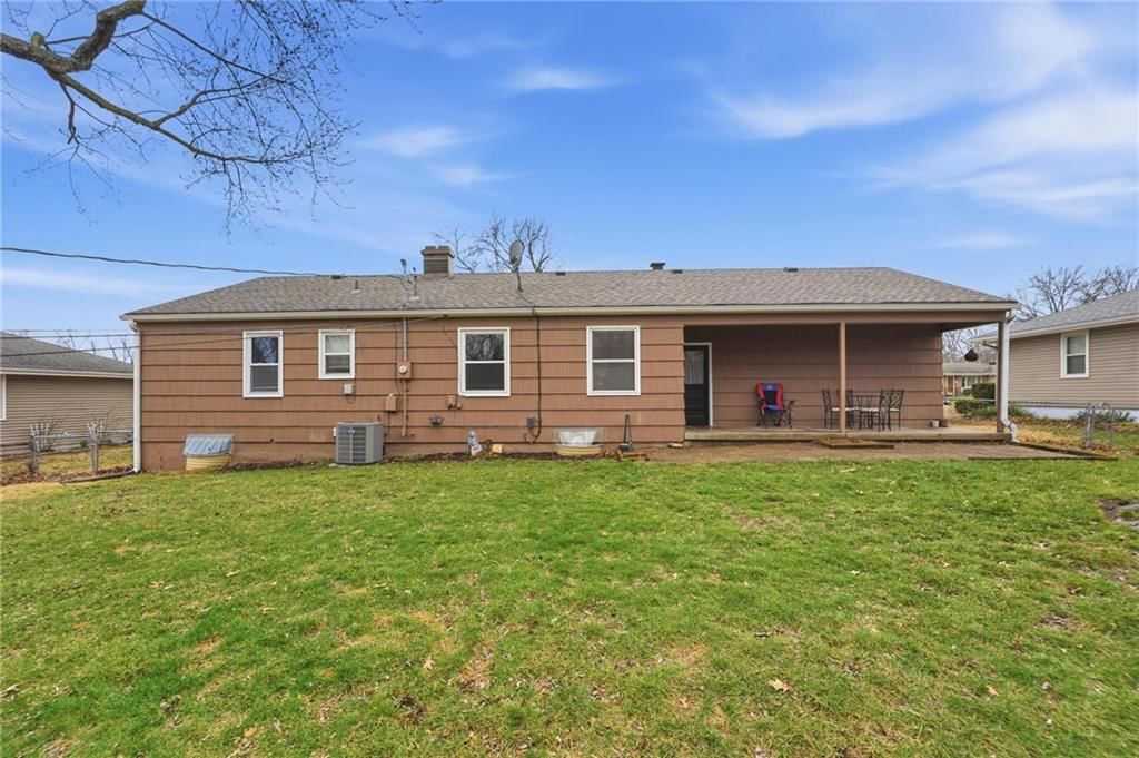 4847 NE Chouteau Drive — photo 33