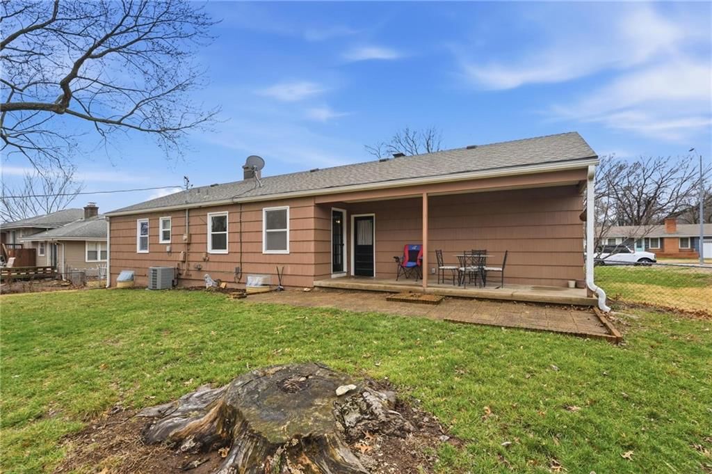 4847 NE Chouteau Drive — photo 34