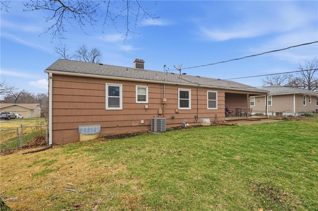 4847 NE Chouteau Drive — photo 35